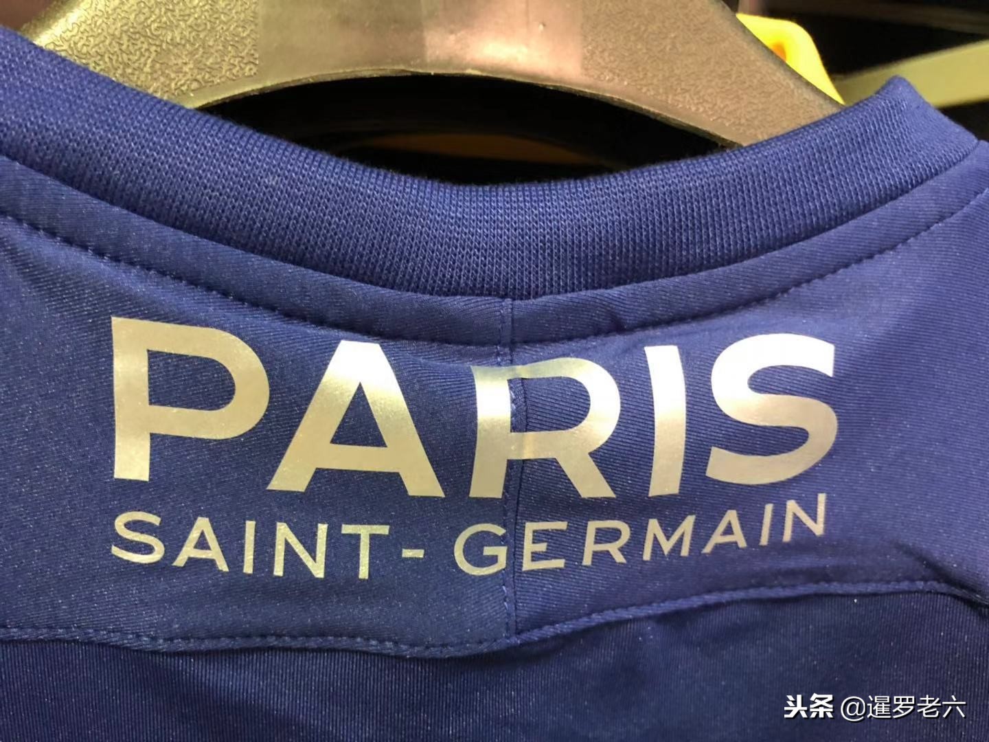 显巨
