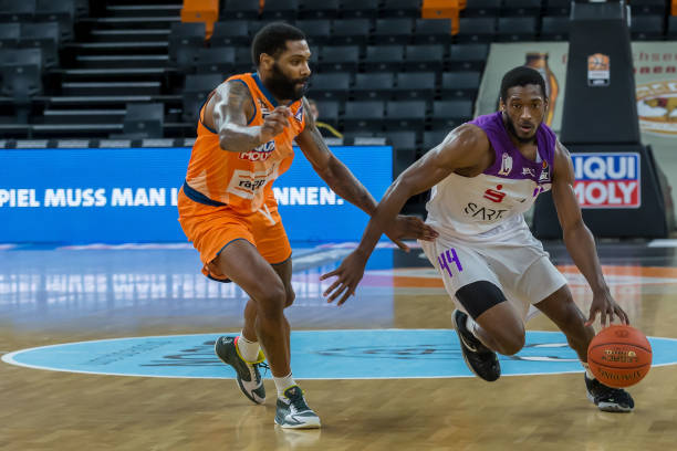 然坚持高位 然坚持高位